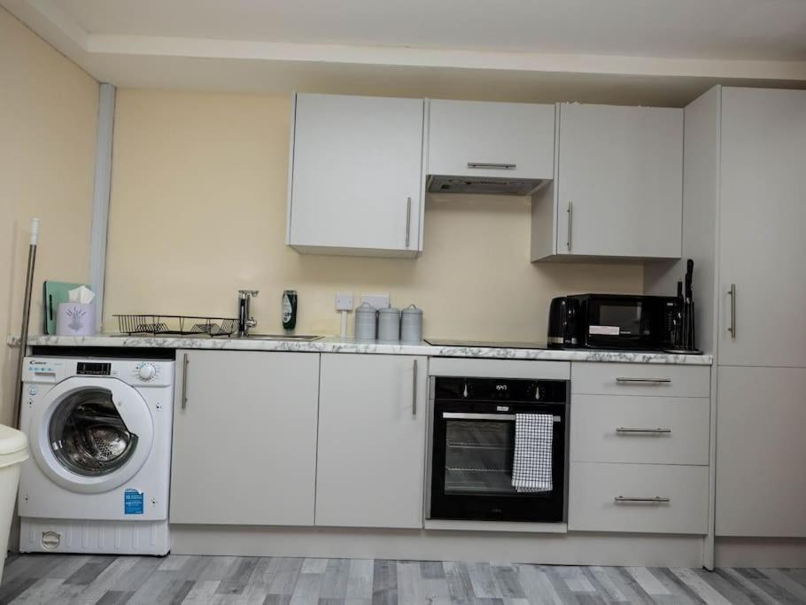 1 Bedroom-Sofabed-Worktable-4-Wifi-Parking Londres Extérieur photo