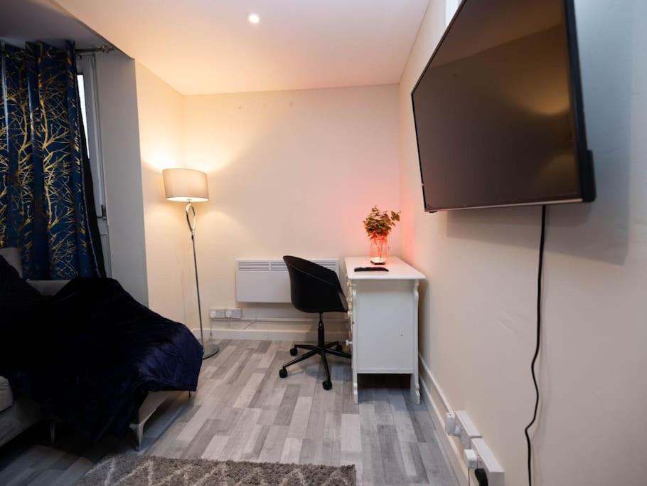 1 Bedroom-Sofabed-Worktable-4-Wifi-Parking Londres Extérieur photo