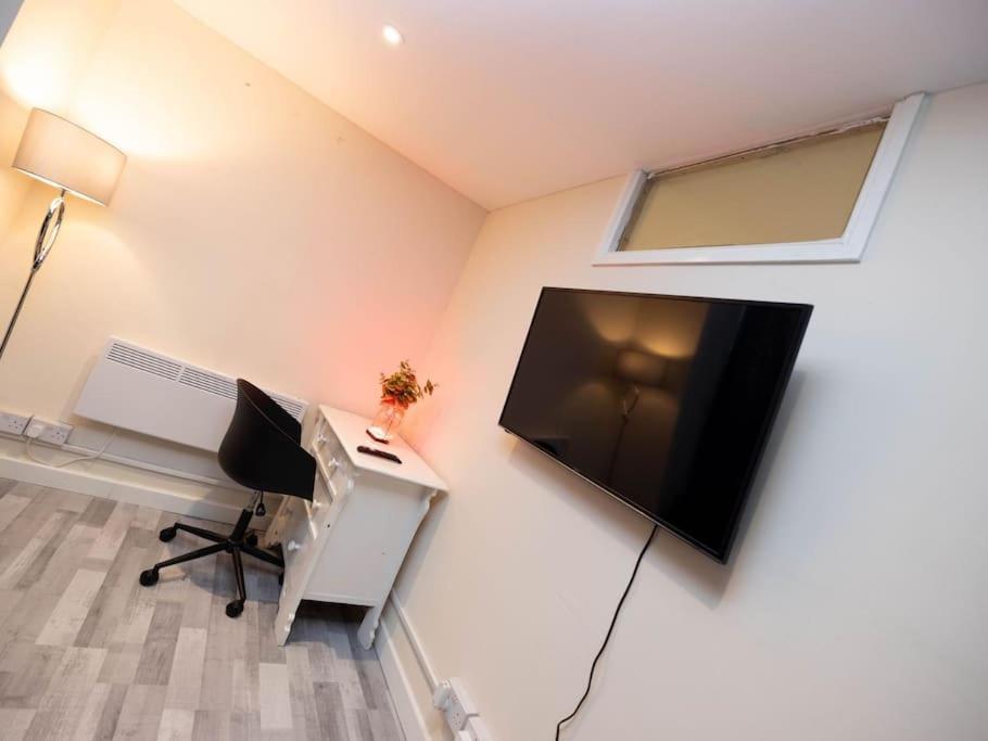1 Bedroom-Sofabed-Worktable-4-Wifi-Parking Londres Extérieur photo