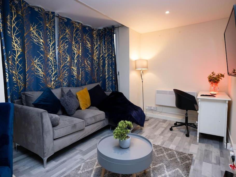 1 Bedroom-Sofabed-Worktable-4-Wifi-Parking Londres Extérieur photo